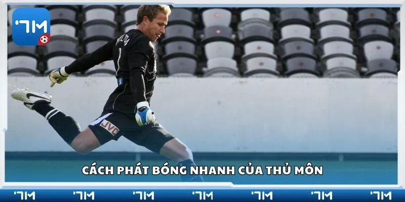 Cách phát bóng nhanh của thủ môn
